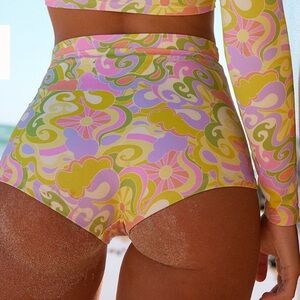 NEW Beach Riot Psychedelic Sunshine Felicia Shorts size Medium free people